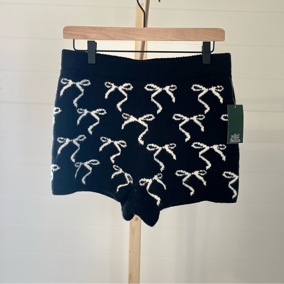 Wild Fable Women's Mid Rise Bow Sweater Shorts Black M NWT - Picture 1 of 7